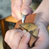 How to flint Knapp using pressure with antler tines